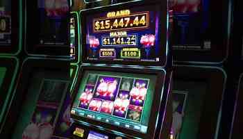 PIGGIES ARE PAYIN&#39;!!! #casino #slots #gambling  #casinogame #slotmachine #bonusfeature#jackpot