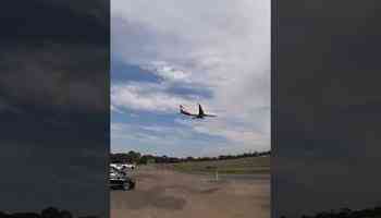 Strong landing #aviation #planespotting #plane #airplane #flight #airport #aircraft #qantas #travel