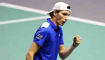 Humbert stays perfect in finals, wins Dubai title