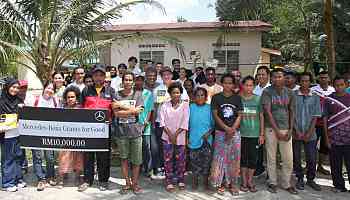 Mercedes-Benz Malaysia partners with ECOMY to install solar lighting for orang asli communities