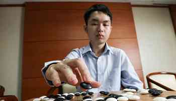 Breaking the wall: Pro Go player Hsu Ching-en eyes top spot in Taiwan