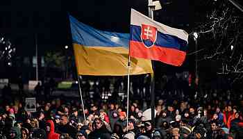 Thousands protest in Slovakia against government's policy toward Russia