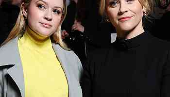  Reese Witherspoon & Daughter Ava's Resemblance Is Wild in Twinning Pic 