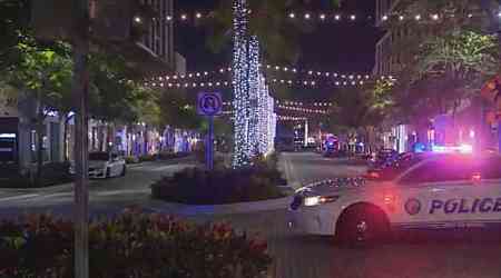 2 dead, 7 injured after fight at Miami-Dade shopping center
