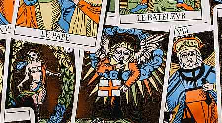  The Ultimate Guide on How to Read Tarot Cards 