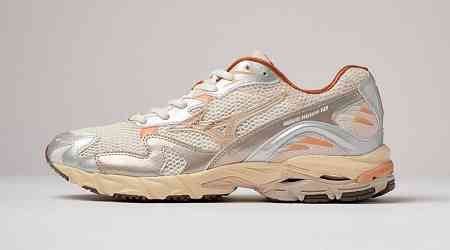 Mizuno Releases Stylish Wave Rider 10 OG in "Shifting Sand and Snow"