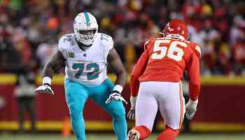 Video: Dolphins' Armstead Talks Not Wearing Sleeves for Infamously-Cold Chiefs Game