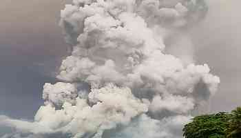 Thousands evacuated, flights disrupted as Indonesian volcano erupts again