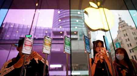 Apple Set for Big Sales Decline as Investors Await Generative AI-Powered iPhone