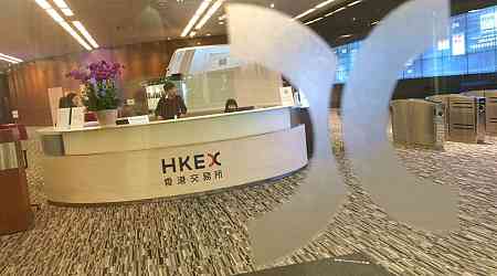 HK market treads water at open of trade