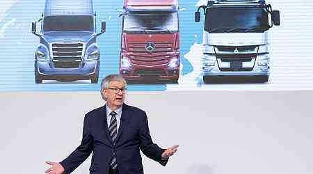 Daimler CEO Calls Missing Electric Truck Chargers a Top Concern