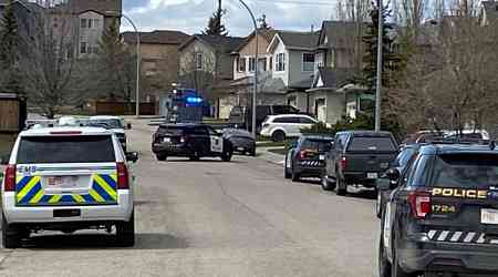 Police looking for suspect after northeast Calgary residence surrounded