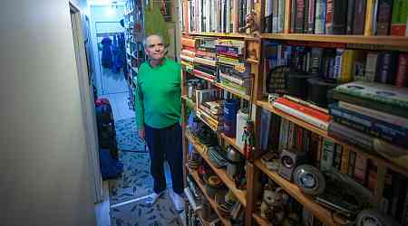 B.C. man wants homes for thousands of books he soon won't be able to read