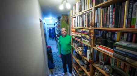 B.C. man losing vision wants homes for 3,450 books
