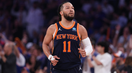  Jalen Brunson injury: Knicks star returns to Game 2 vs. Pacers after heading to locker room with sore foot 