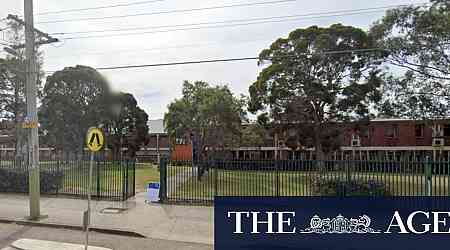 Student with knife sends Sydney school into lockdown, staff member injured