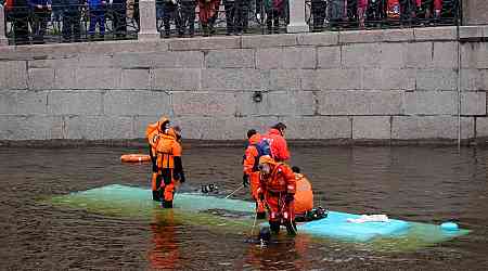 Bus Plunges Into River in Russian City of St. Petersburg, Killing Seven