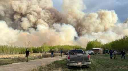 Smoke clouds Alberta as wildfires burn near Fort McMurray, Grande Prairie