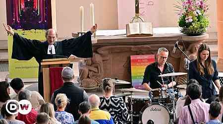 Taylor Swift service fills German church