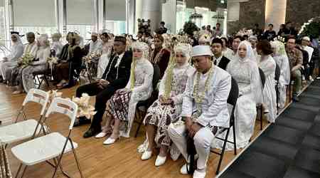 Mass Indonesian wedding event held to curb unregistered marriages