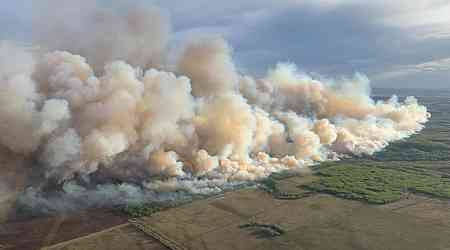 'Be very, very careful': Wildfire conditions 'still extreme,' says Alberta fire chief