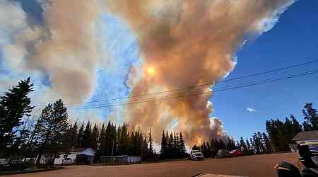 Wildfire burning near Fort Nelson, B.C., continues to rapidly grow