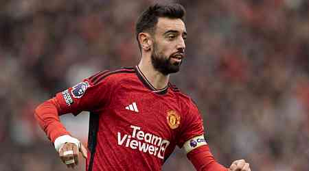 Bruno Fernandes in 'long meeting' with Man Utd chiefs after claims he wants to quit club
