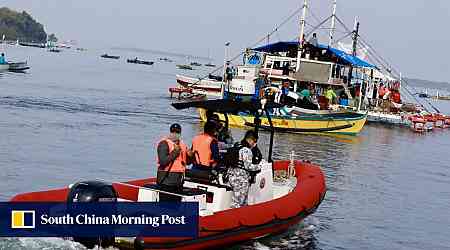 South China Sea: Philippine civilian convoy sails towards disputed Scarborough Shoal