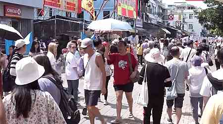 Crowds flock to Cheung Chau Bun Festival