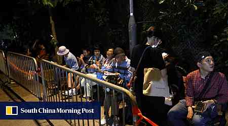 Cheung Chau bun-scrambling contest draws mainland Chinese visitors, Hongkongers eager for taste of tradition