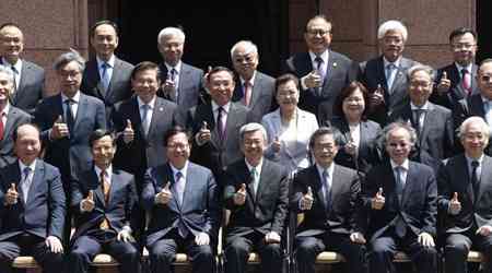 Cabinet resigns en masse ahead of reshuffle