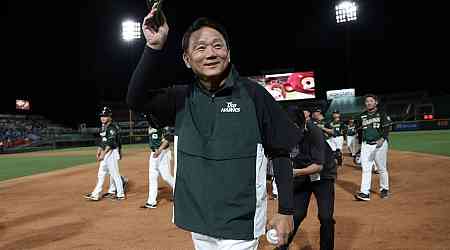 Hong I-chung 1st CPBL manager to mark 1,000 wins