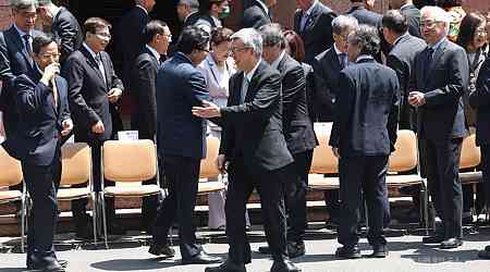 Premier Chen bids farewell to Cabinet members