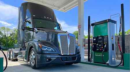 Kenworth showcases its T680 X15N demo truck with Hexagon Agility fuel system