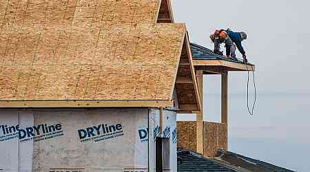 Home building lags despite record number of construction workers, CMHC finds