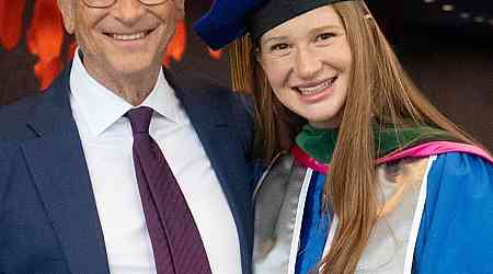  Bill Gates Celebrates Daughter Jennifer's Graduation From Med School 