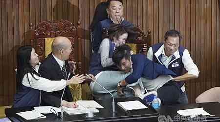 Legislature in chaos over legislative reform bills