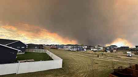 Evacuation orders lifted in Fort McMurray Saturday as rain dampens wildfire activity