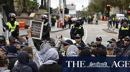 Israel, Palestine supporters face off in rival protests in Melbourne CBD