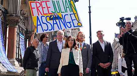 US will not seek death penalty for Assange if extradited, High Court told