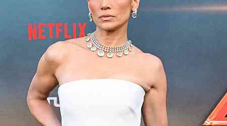  Jennifer Lopez Rocks Wedding Ring on Carpet Amid Ben Affleck Rumors 