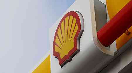 Shell investors ok weaker emissions targets at meeting