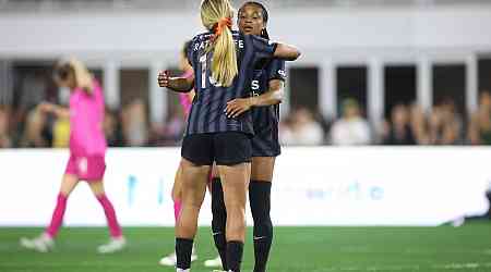 Croix Bethune nets late equalizer for Spirit before record crowd