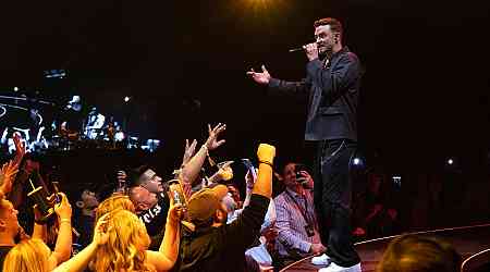 Justin Timberlake Seemingly Pokes Fun at DWI Arrest During Concert