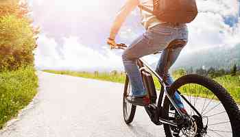 Starker Motor, wartungsarmer Antrieb und richtig schick: Cross-E-Bike bei Lidl im Ausverkauf