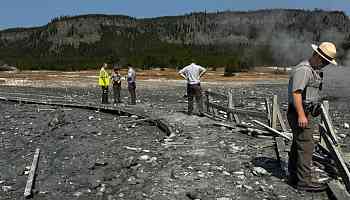 Hydrothermal explosion rocks Yellowstone, closing well-known area