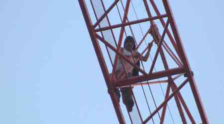 Crane climber arrested after incident closes down Kelowna street: RCMP