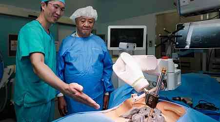 More seniors undergo spinal surgery with new minimally invasive, robot-assisted operation 