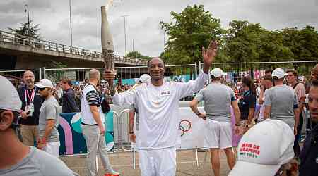 Watch Snoop Dogg carry the Olympic torch through Paris
