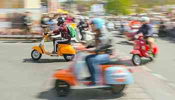 Italy hopes to avoid emission rules for Vespa with 'heritage' status